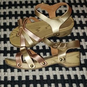 Girls clogs